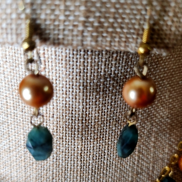 Vintage beaded necklace in colors of blue green and gold - Picture 4 of 4